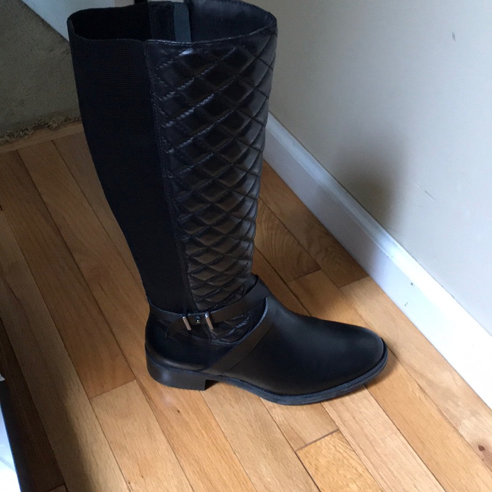 Tall riding boot with stretch back